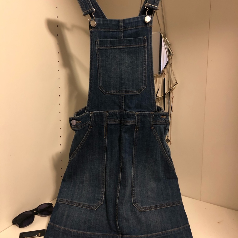 Overall skirt